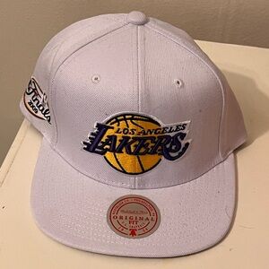 Mitchell & Ness White Lakers Snapback